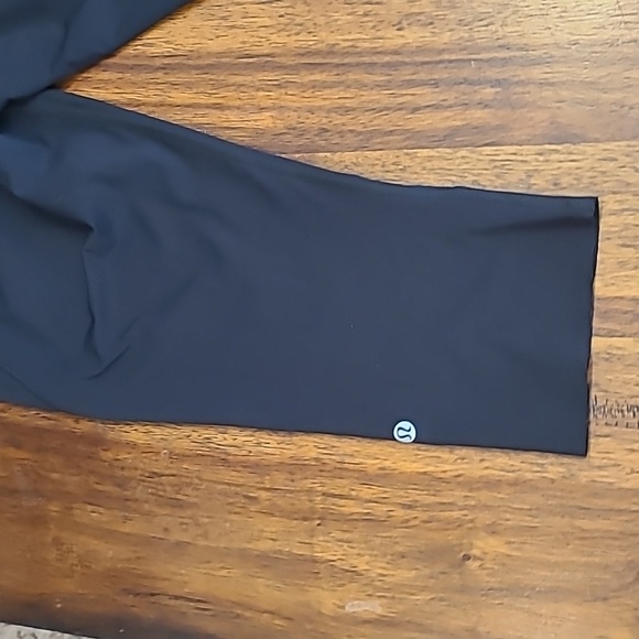 Lululemon high rise crop legging Size 12. - Picture 2 of 6